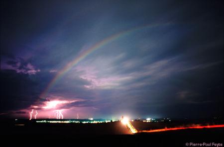 Un arc en ciel de nuit